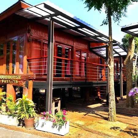 Hotel Wood House Pattaya Exterior foto