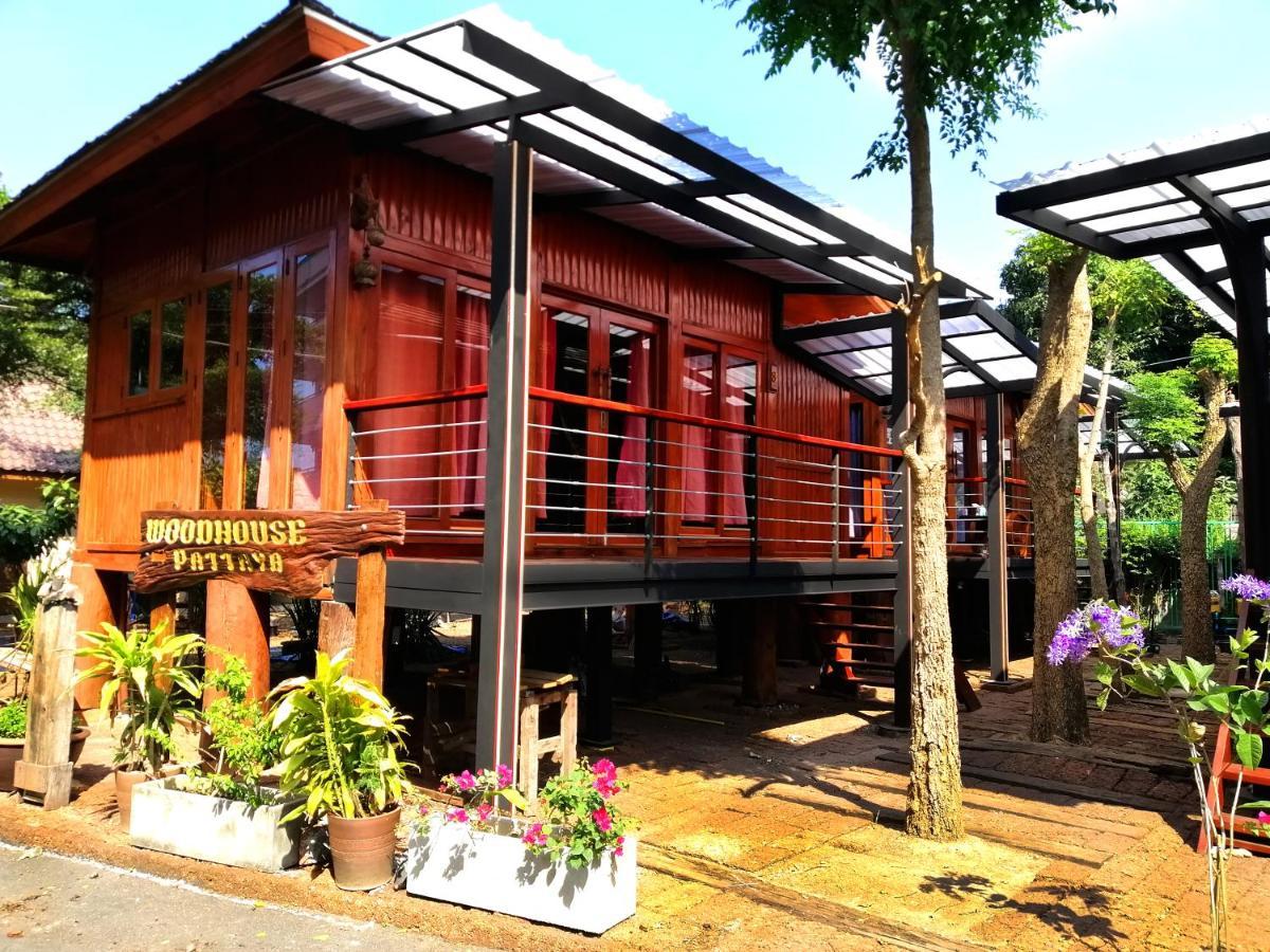 Hotel Wood House Pattaya Exterior foto